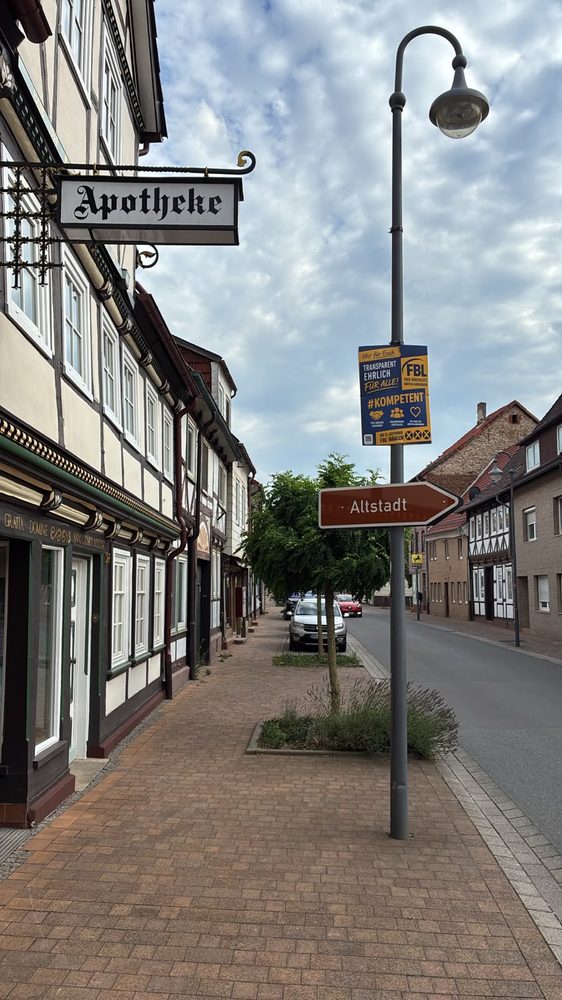 FBL-Plakat an der Apotheke in der Altstadt